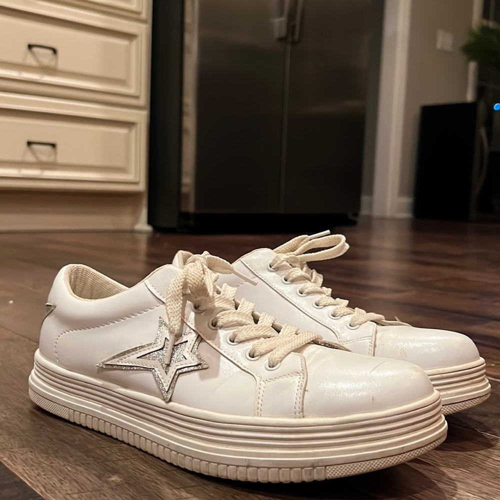 Women’s sneakers!